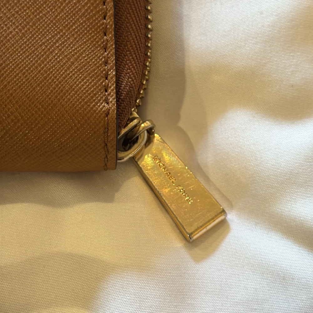 Michael Kors Crossgrain Leather Smartphone Wristlet - Picture 3 of 7